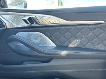 BMW M8 Competition Cabrio xDrive Laser TV Neck Heat