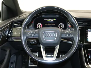 Audi Q8 50 TDI quattro competition plus