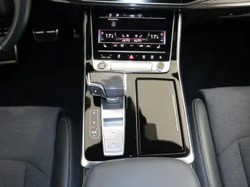 Audi Q8 50 TDI quattro competition plus