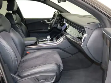 Audi Q8 50 TDI quattro competition plus
