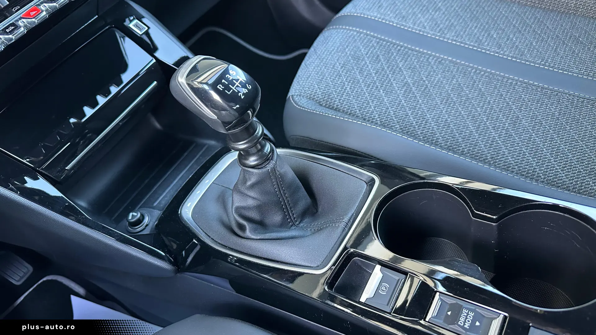 Peugeot 2008 1.2 Benzina 101 CP An 2024