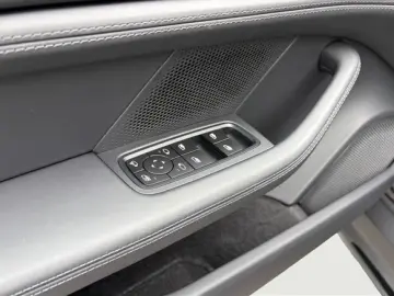 Porsche Taycan Black Edition