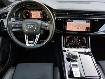 Audi Q8 55 TFSI quattro tiptr. S line PANO