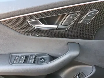 Audi Q8 55 TFSI quattro tiptr. S line PANO