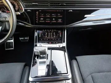 Audi Q8 55 TFSI quattro tiptr. S line PANO