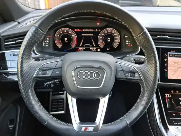 Audi Q8 55 TFSI quattro tiptr. S line PANO