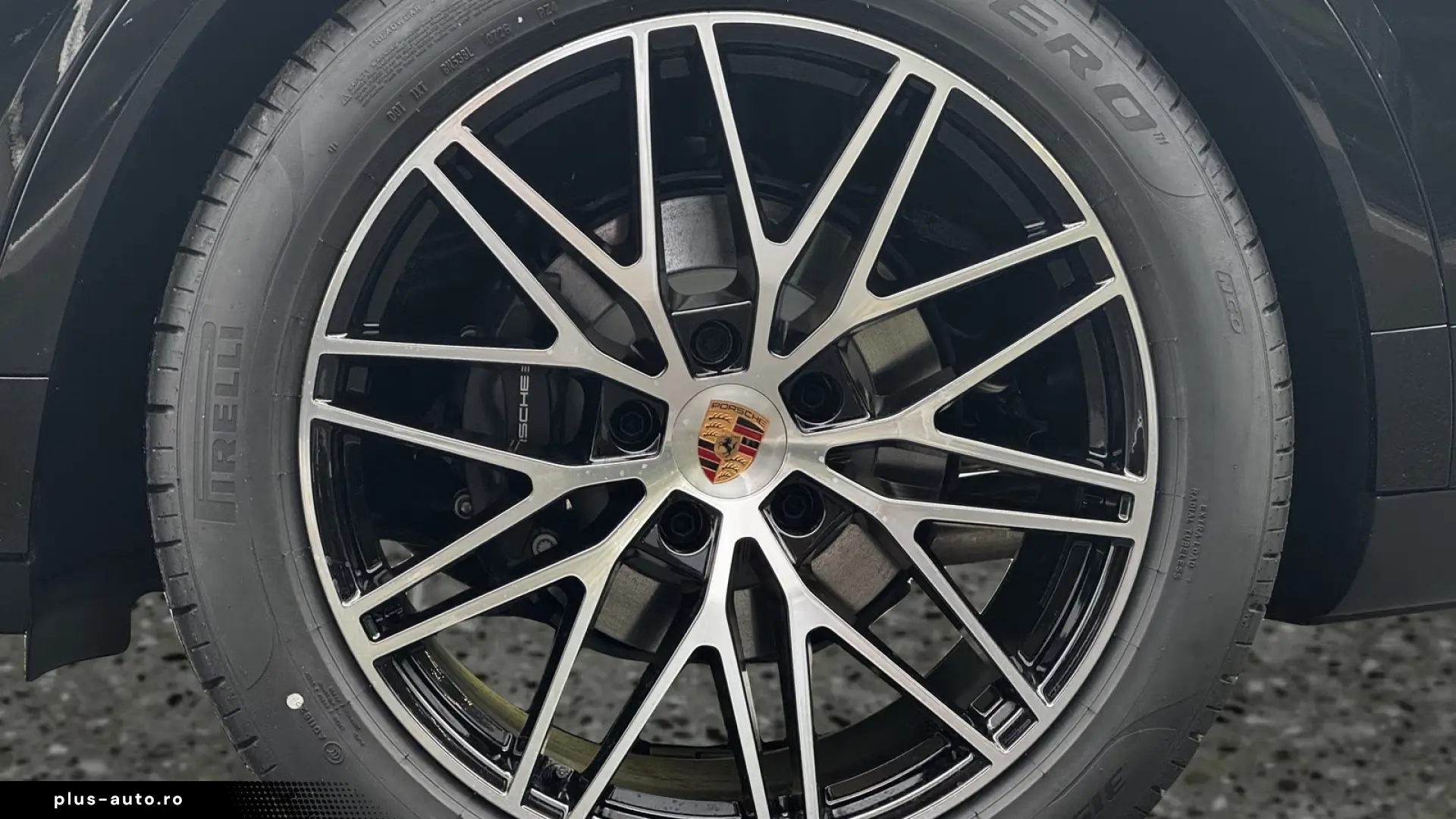 PORSCHE Cayenne în leasing operațional MOOV