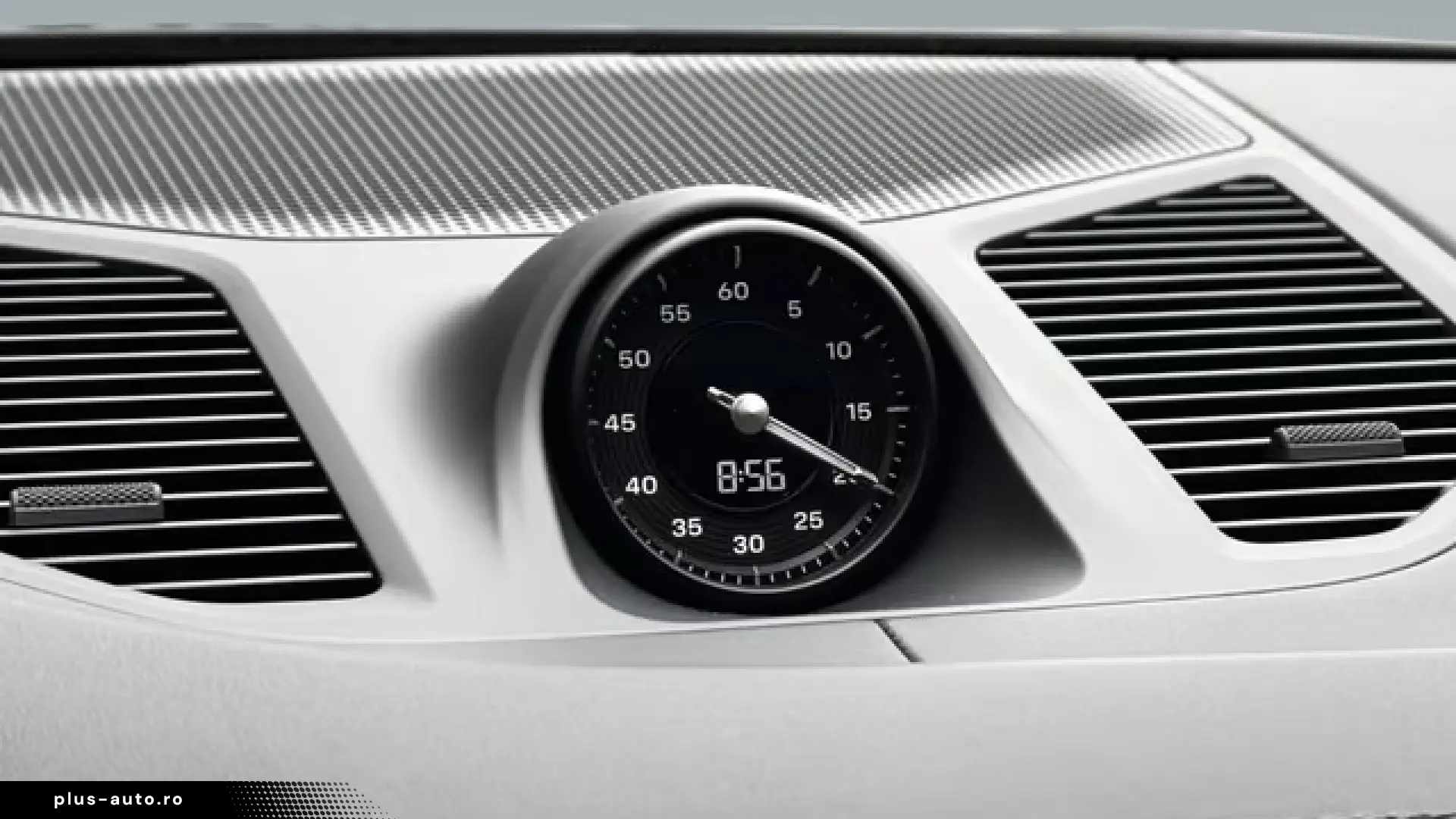 PORSCHE Cayenne în leasing operațional MOOV
