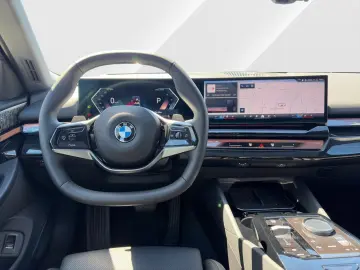 BMW 520i Limousine AHK Head-Up Pano