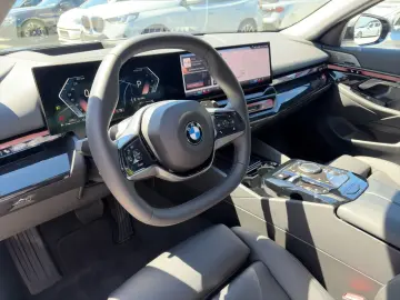 BMW 520i Limousine AHK Head-Up Pano
