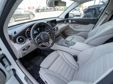 Mercedes-Benz GLC 300 4MATIC  2 SETURI ROTI
