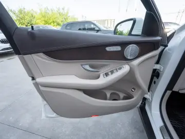 Mercedes-Benz GLC 300 4MATIC  2 SETURI ROTI