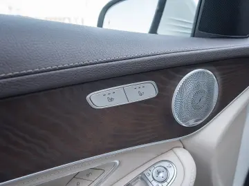 Mercedes-Benz GLC 300 4MATIC  2 SETURI ROTI