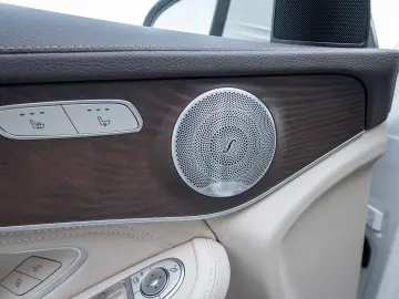 Mercedes-Benz GLC 300 4MATIC  2 SETURI ROTI