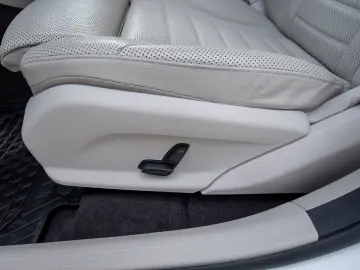 Mercedes-Benz GLC 300 4MATIC  2 SETURI ROTI