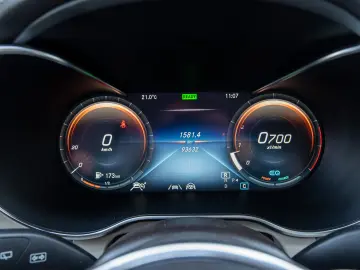 Mercedes-Benz GLC 300 4MATIC  2 SETURI ROTI