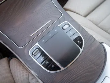 Mercedes-Benz GLC 300 4MATIC  2 SETURI ROTI