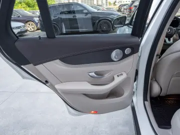 Mercedes-Benz GLC 300 4MATIC  2 SETURI ROTI