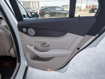 Mercedes-Benz GLC 300 4MATIC  2 SETURI ROTI