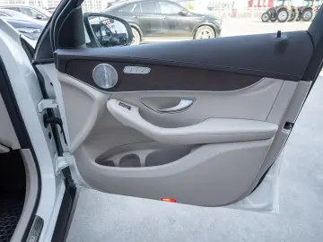 Mercedes-Benz GLC 300 4MATIC  2 SETURI ROTI