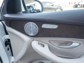 Mercedes-Benz GLC 300 4MATIC  2 SETURI ROTI