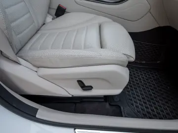 Mercedes-Benz GLC 300 4MATIC  2 SETURI ROTI