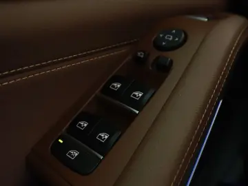BMW xDrive 40i Mild-Hybrid