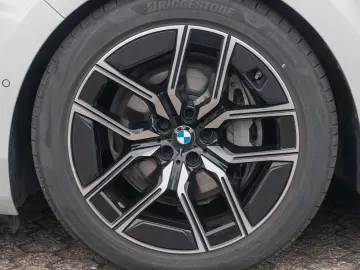 BMW 740d xDrive M Sportpaket Standhzg IconicGlow 20
