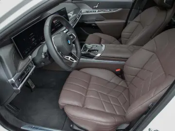 BMW 740d xDrive M Sportpaket Standhzg IconicGlow 20