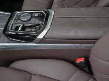 BMW 740d xDrive M Sportpaket Standhzg IconicGlow 20