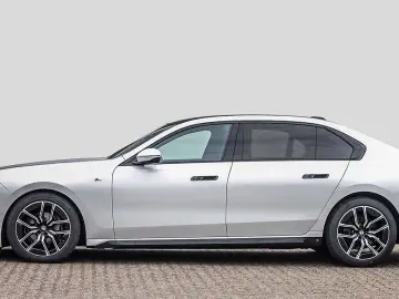 BMW 740d xDrive M Sportpaket Standhzg IconicGlow 20