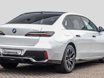 BMW 740d xDrive M Sportpaket Standhzg IconicGlow 20