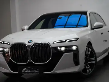 BMW 740 d xDrive M Sport SKYLOUNGE ICONIC FOND-TV