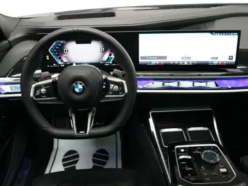 BMW 740 d xDrive M Sport SKYLOUNGE