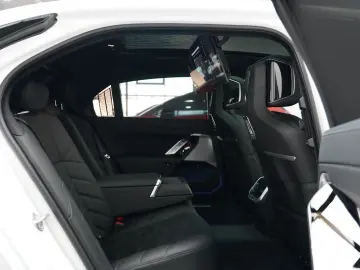 BMW 740 d xDrive M Sport SKYLOUNGE
