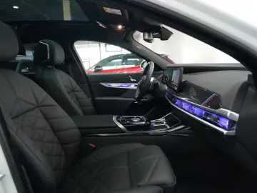BMW 740 d xDrive M Sport SKYLOUNGE