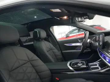 BMW 740 d xDrive M Sport SKYLOUNGE