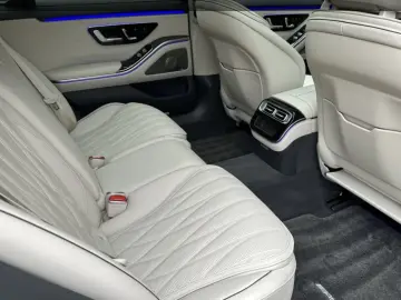 MERCEDES-BENZ AMG S 63 E Pano HUD Burm3D 4xMassage Night TV