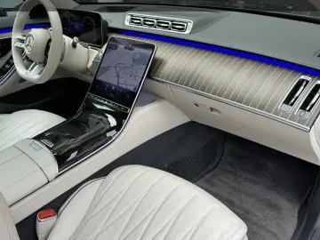 MERCEDES-BENZ AMG S 63 E Pano HUD Burm3D 4xMassage Night TV