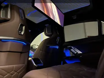BMW 750e xDr.  MSPORT PRO LOUNGE SEAT FOND ENT KRIST