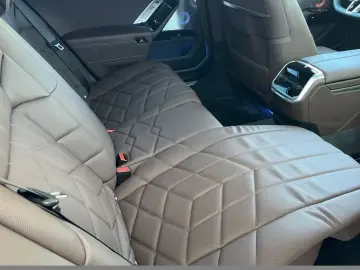BMW 750e xDr.  MSPORT PRO LOUNGE SEAT FOND ENT KRIST