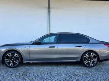 BMW 750e xDr.  MSPORT PRO LOUNGE SEAT FOND ENT KRIST