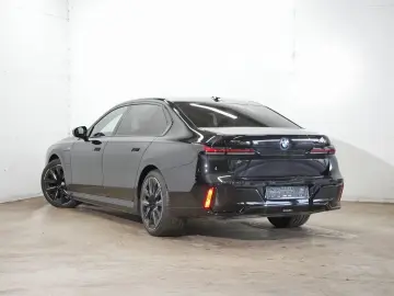 BMW 750e xDrive M SPORTPAKET PRO EXECUTIVE LOUNGE IN