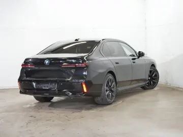 BMW 750e xDrive M SPORTPAKET PRO EXECUTIVE LOUNGE IN
