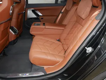BMW 750e xDrive M SPORTPAKET PRO EXECUTIVE LOUNGE IN