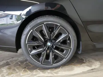 BMW 750e xDrive M SPORTPAKET PRO EXECUTIVE LOUNGE IN