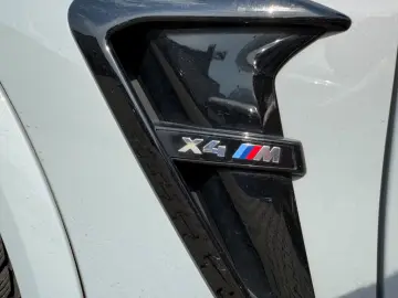 BMW X4 M Competition Paket HUD