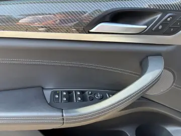 BMW X4 M Competition Paket HUD