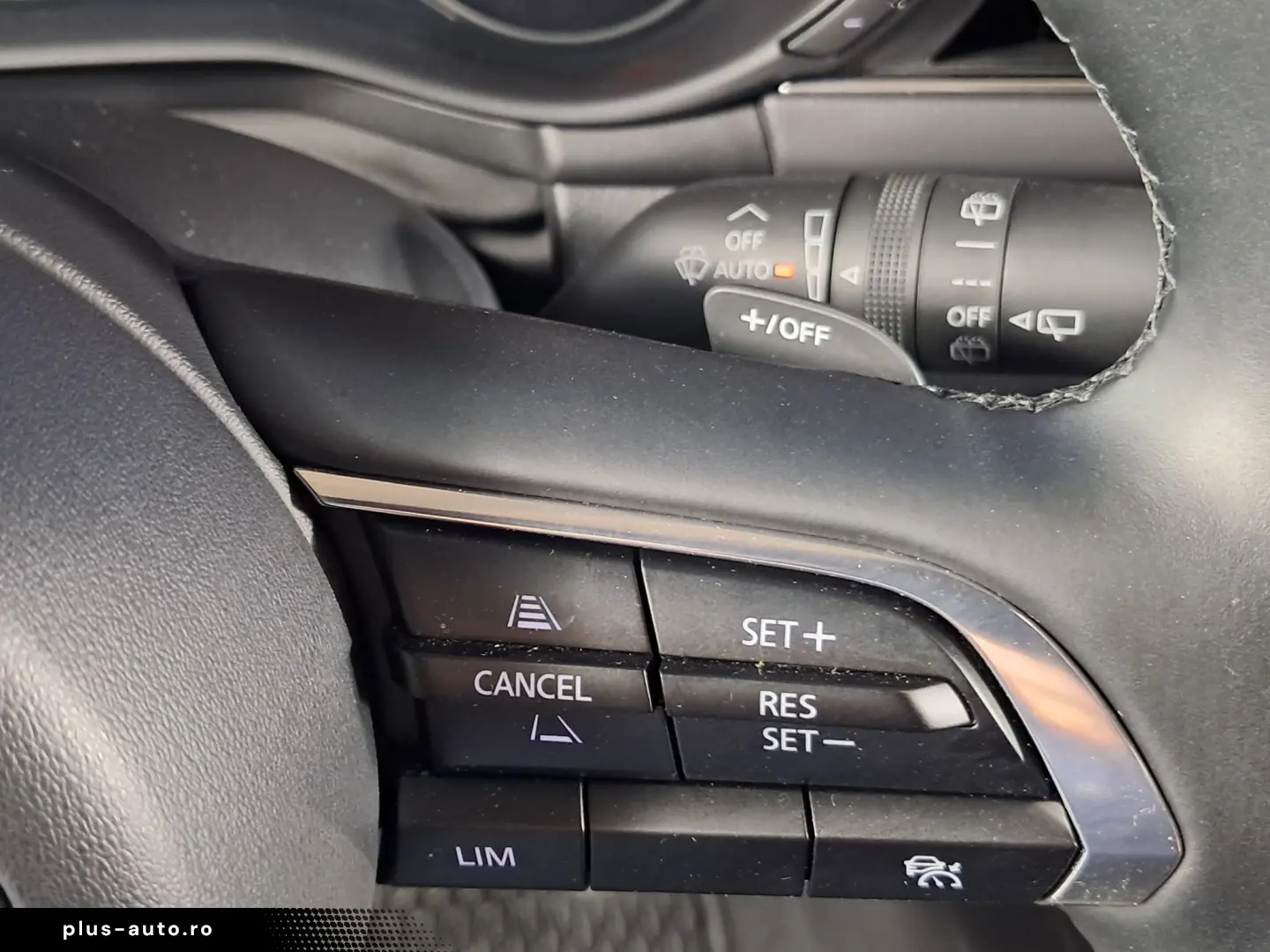 MAZDA 3 EXLUSIV-LINE E-SKYACTIV X 6AT 186CP 2023