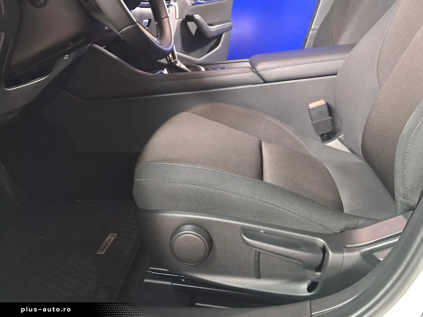 MAZDA 3 EXLUSIV-LINE E-SKYACTIV X 6AT 186CP 2023